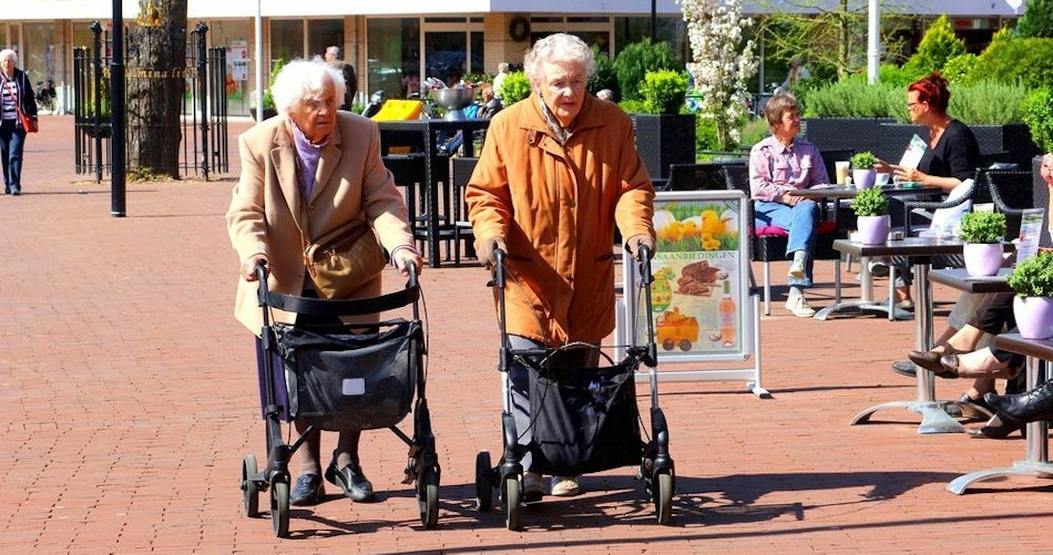 Placeholder for Oudere dames met rollator